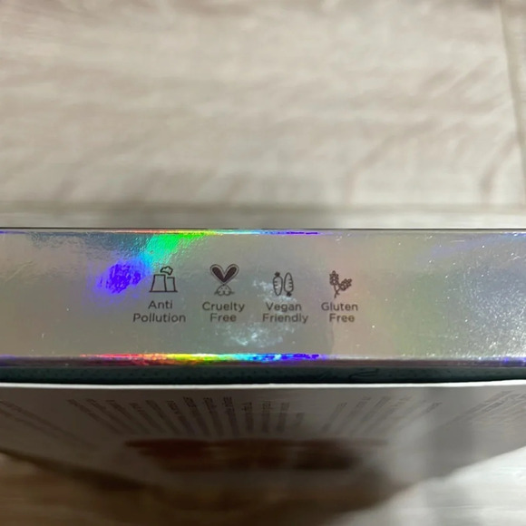 New in box Pur defense anti pollution eyeshadow palette - Picture 6 of 11